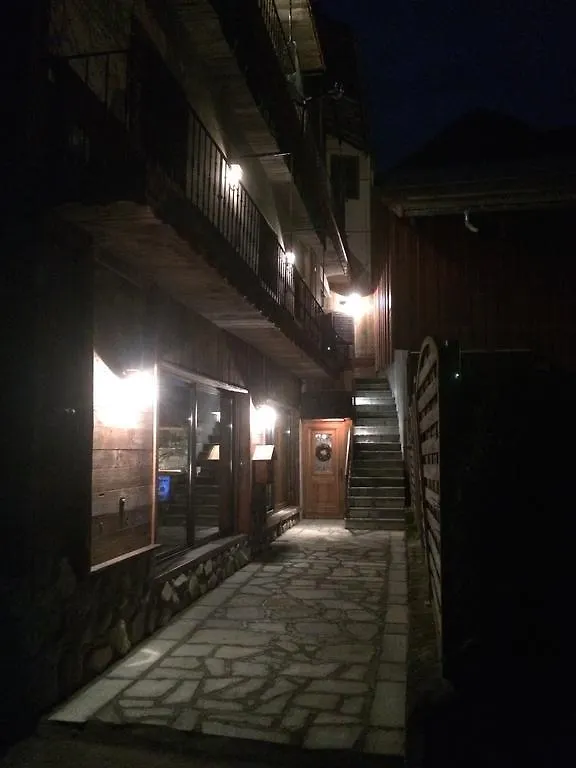 Chambre d'Hôte La Tour du Merle Le Villard  Couette-café